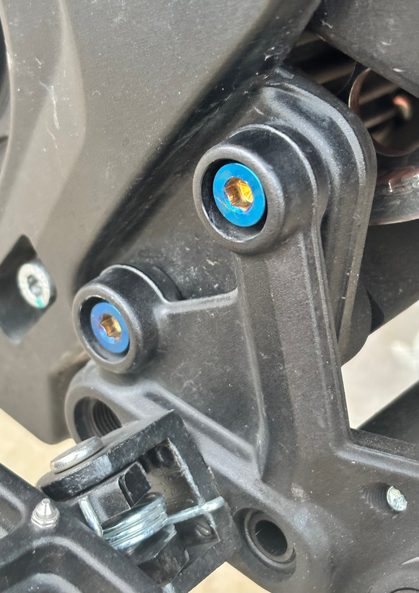 E-Moto Peg mount Titanium