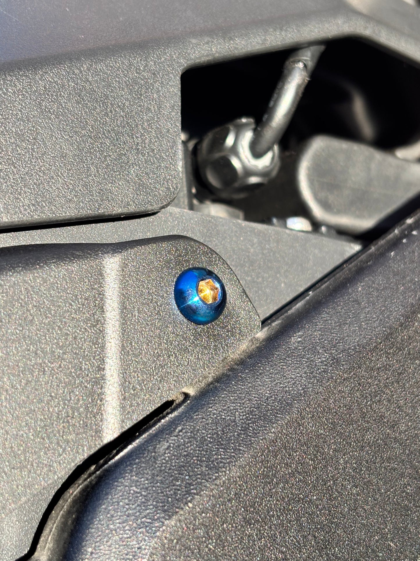 E-Moto Battery lid lock titanium
